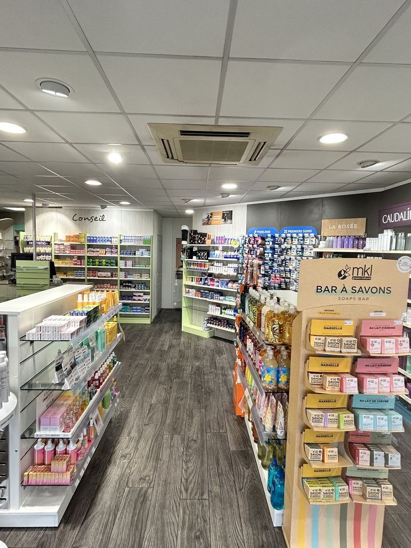 L'allée dermo-cosmétique et le bar à savons